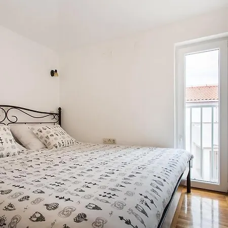 Apartman Lara With Balcony *